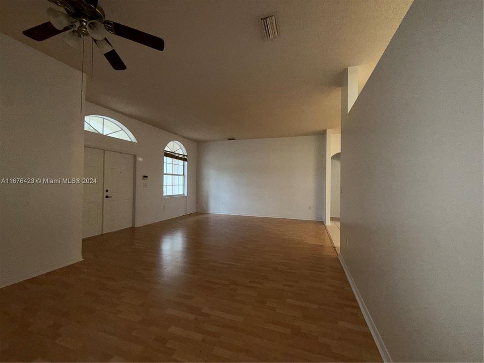 For Rent: $3,200 (3 beds, 2 baths, 1750 Square Feet)