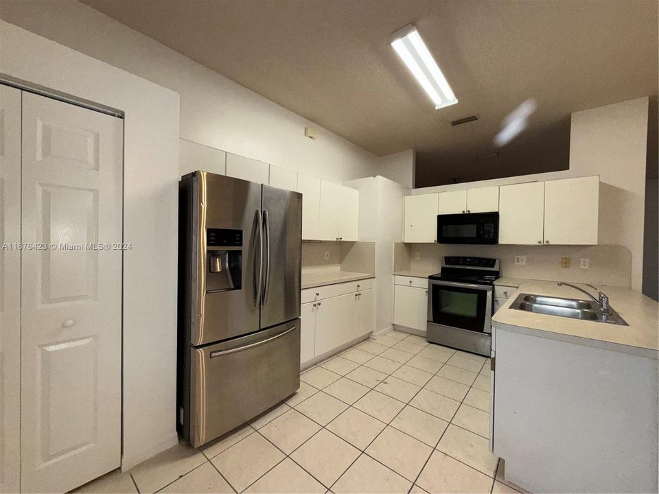 For Rent: $3,200 (3 beds, 2 baths, 1750 Square Feet)