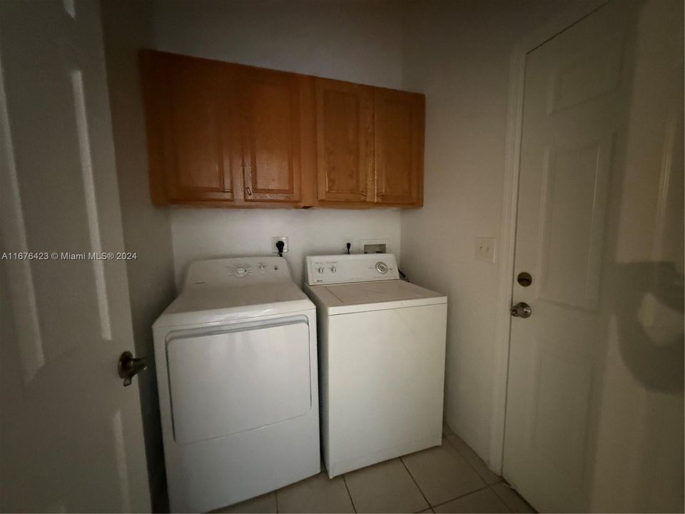 For Rent: $3,200 (3 beds, 2 baths, 1750 Square Feet)