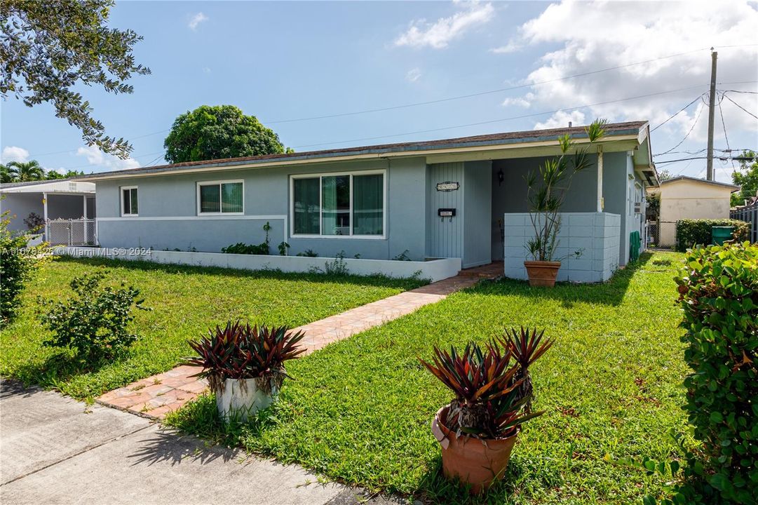 For Sale: $520,000 (4 beds, 2 baths, 1284 Square Feet)