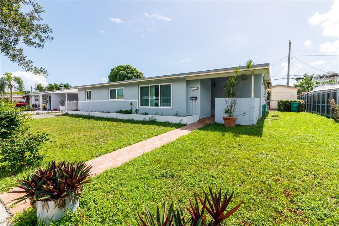 For Sale: $520,000 (4 beds, 2 baths, 1284 Square Feet)