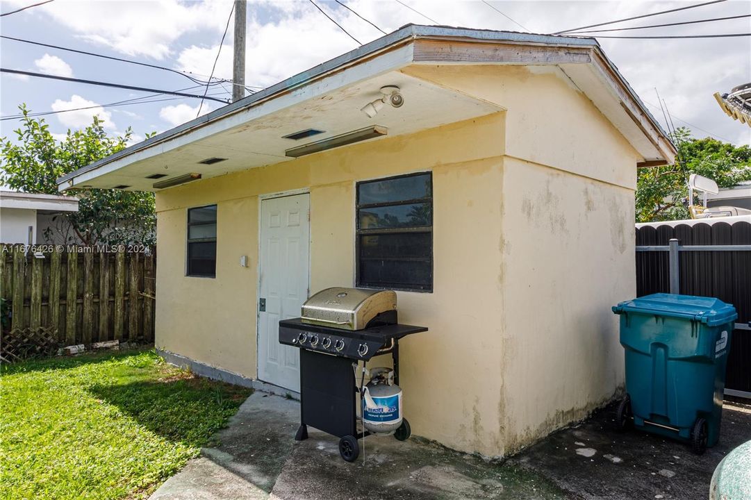 For Sale: $520,000 (4 beds, 2 baths, 1284 Square Feet)