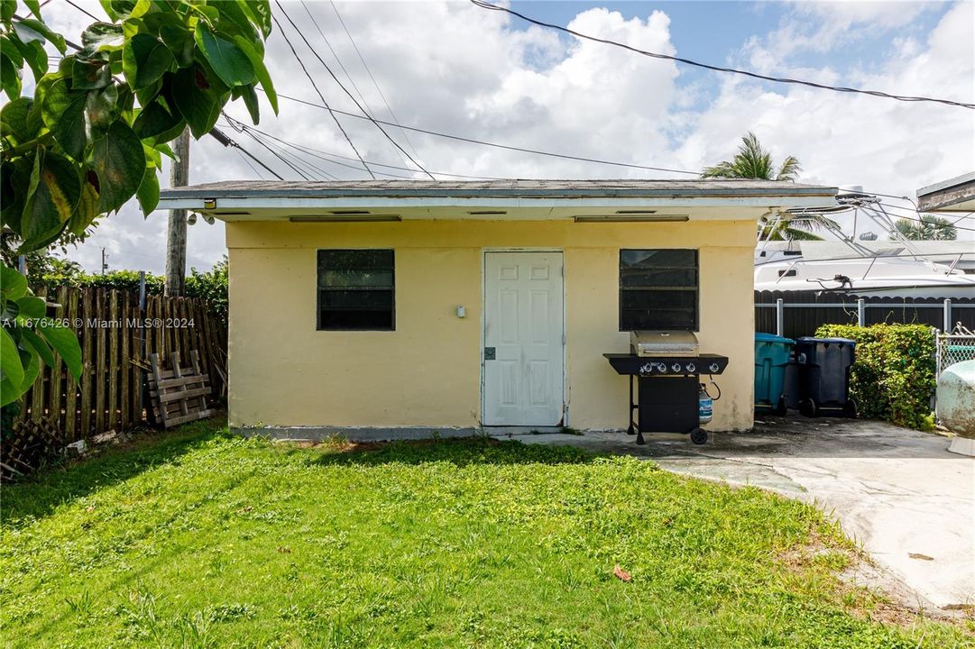 For Sale: $520,000 (4 beds, 2 baths, 1284 Square Feet)