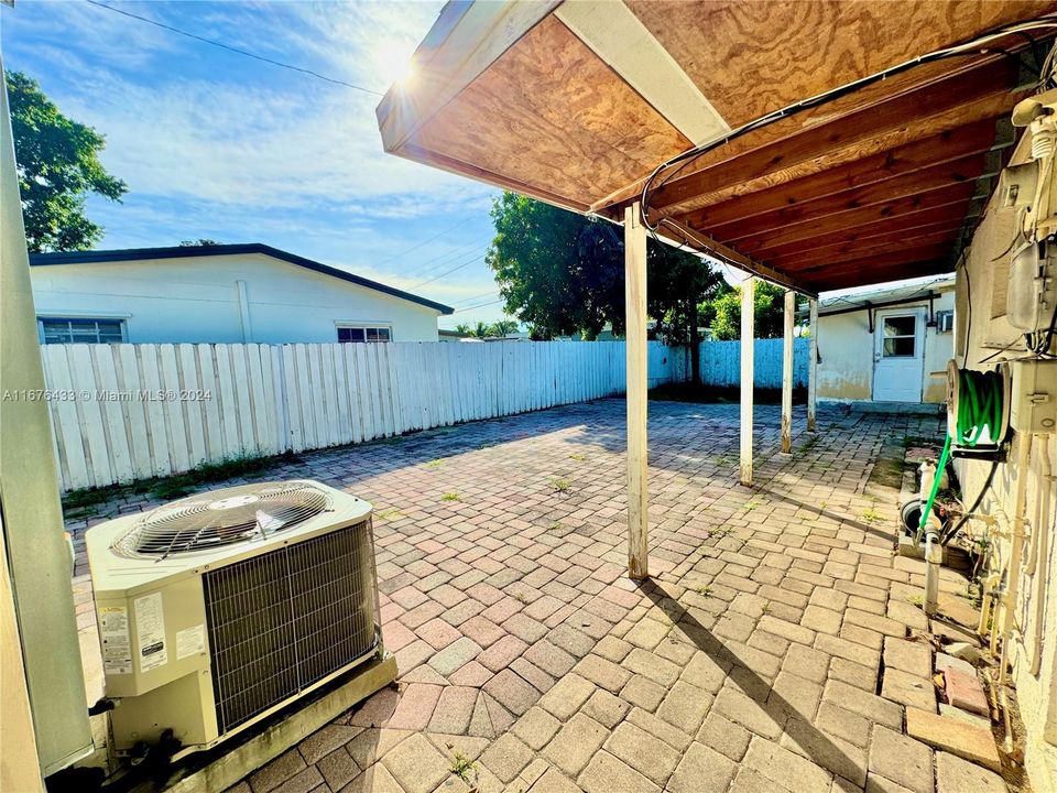 For Sale: $550,000 (3 beds, 1 baths, 1719 Square Feet)