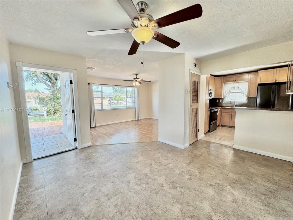 For Sale: $550,000 (3 beds, 1 baths, 1719 Square Feet)