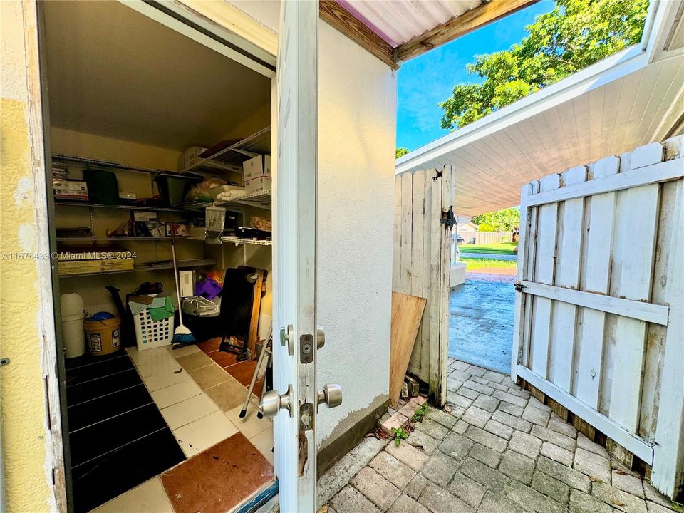 For Sale: $550,000 (3 beds, 1 baths, 1719 Square Feet)