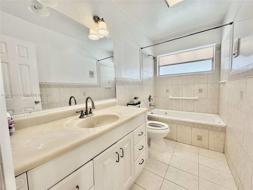 For Sale: $550,000 (3 beds, 1 baths, 1719 Square Feet)