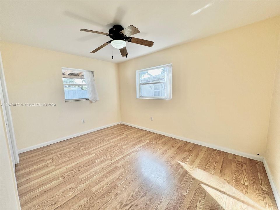 For Sale: $550,000 (3 beds, 1 baths, 1719 Square Feet)