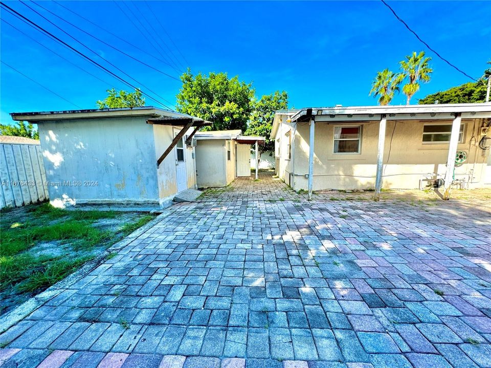 For Sale: $550,000 (3 beds, 1 baths, 1719 Square Feet)