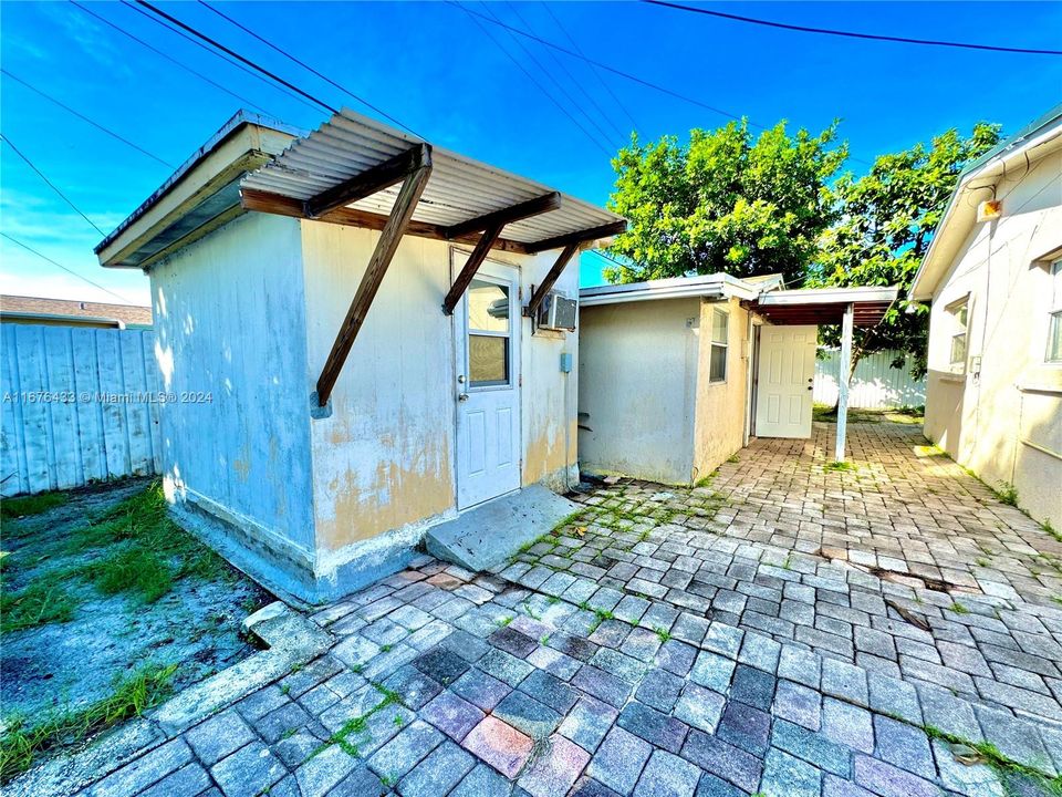 For Sale: $550,000 (3 beds, 1 baths, 1719 Square Feet)