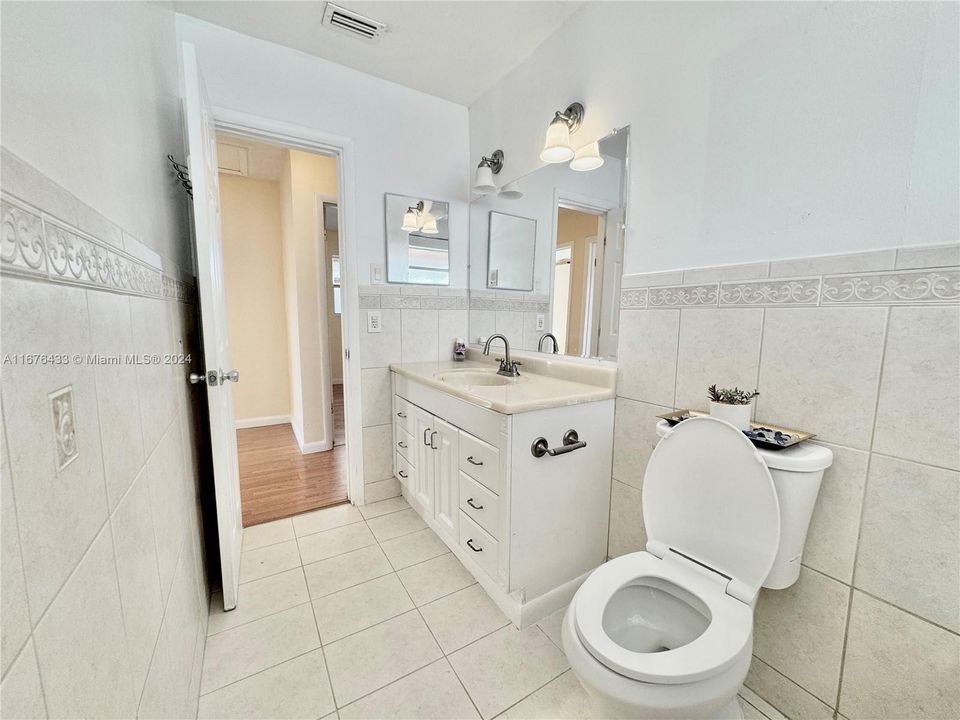 For Sale: $550,000 (3 beds, 1 baths, 1719 Square Feet)