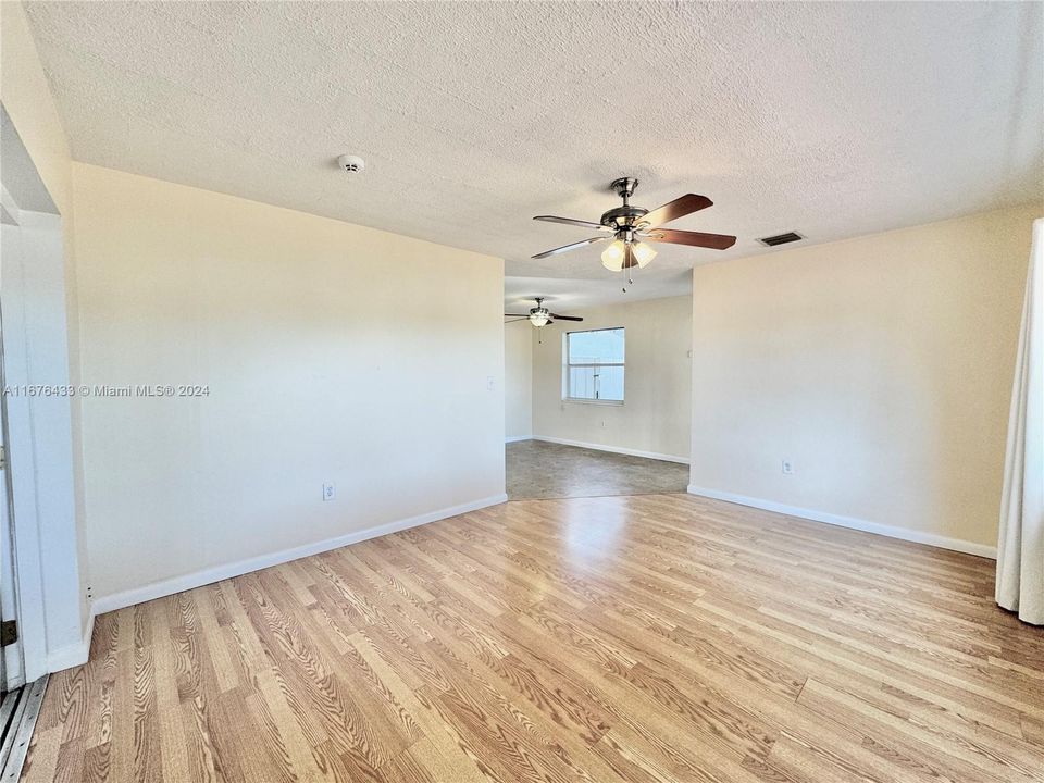 For Sale: $550,000 (3 beds, 1 baths, 1719 Square Feet)