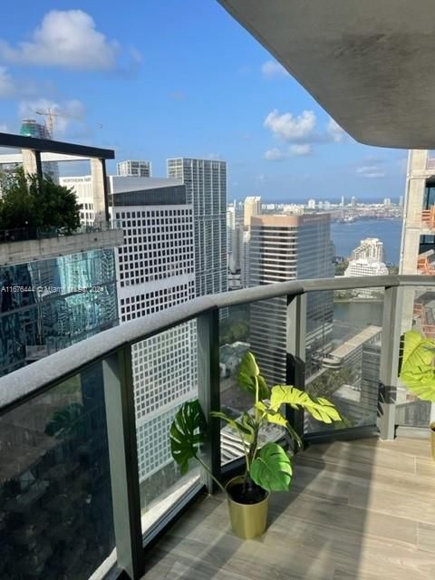 En Venta: $710,000 (1 camas, 2 baños, 881 Pies cuadrados)