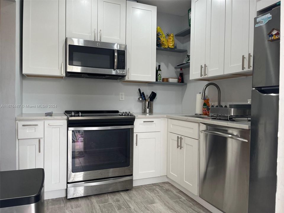 For Sale: $269,900 (1 beds, 1 baths, 720 Square Feet)