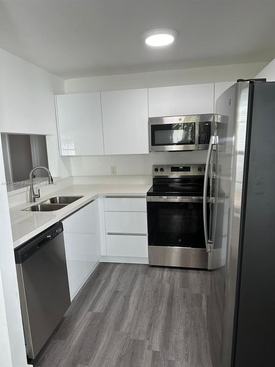 For Sale: $419,900 (2 beds, 2 baths, 1052 Square Feet)