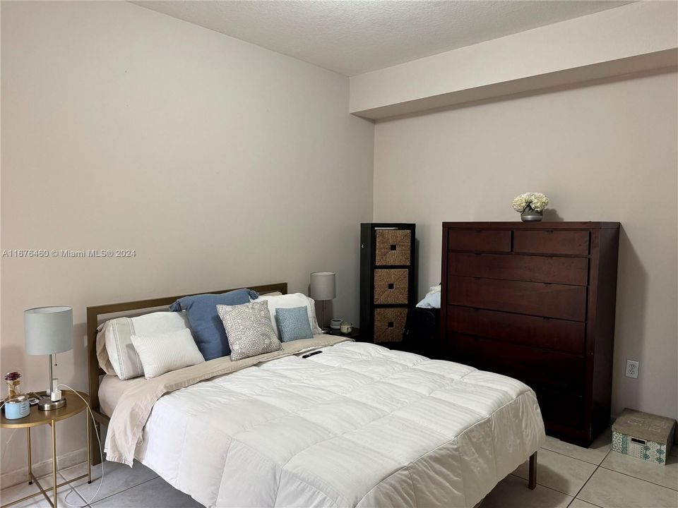 For Rent: $2,595 (3 beds, 2 baths, 1109 Square Feet)