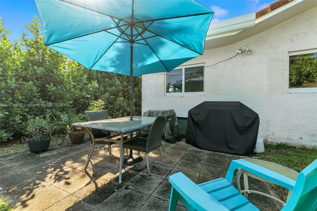 For Sale: $460,000 (3 beds, 2 baths, 1384 Square Feet)