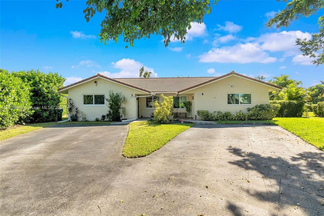 For Sale: $460,000 (3 beds, 2 baths, 1384 Square Feet)