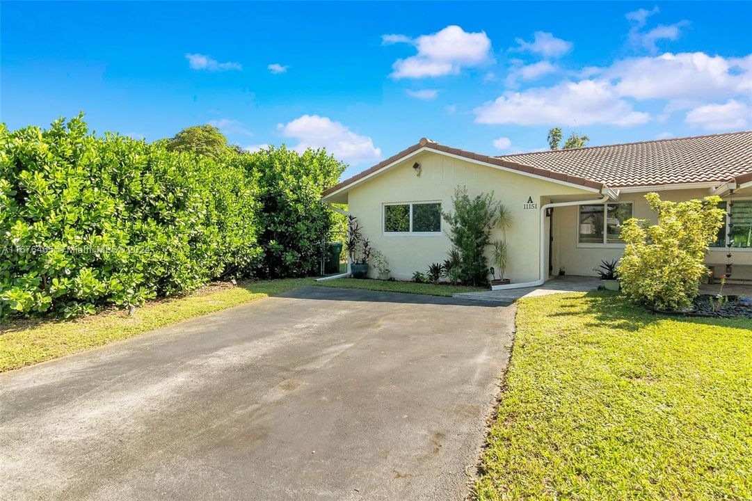 For Sale: $460,000 (3 beds, 2 baths, 1384 Square Feet)