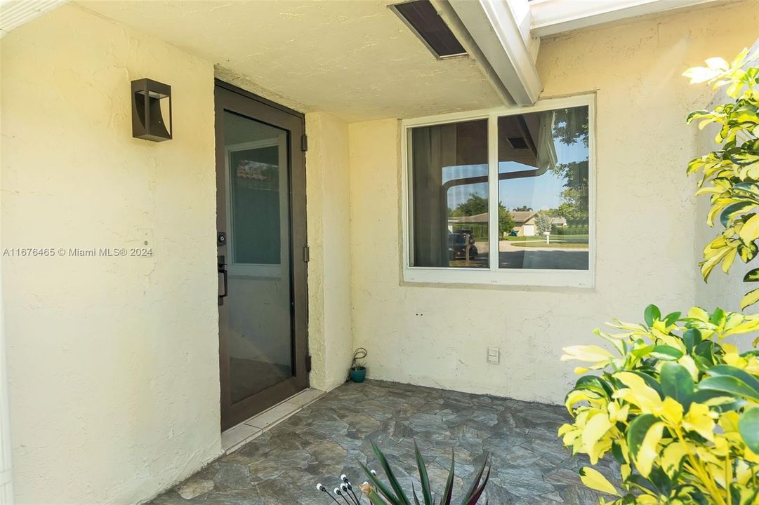 For Sale: $460,000 (3 beds, 2 baths, 1384 Square Feet)