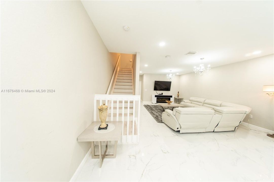 For Sale: $500,000 (4 beds, 2 baths, 1872 Square Feet)