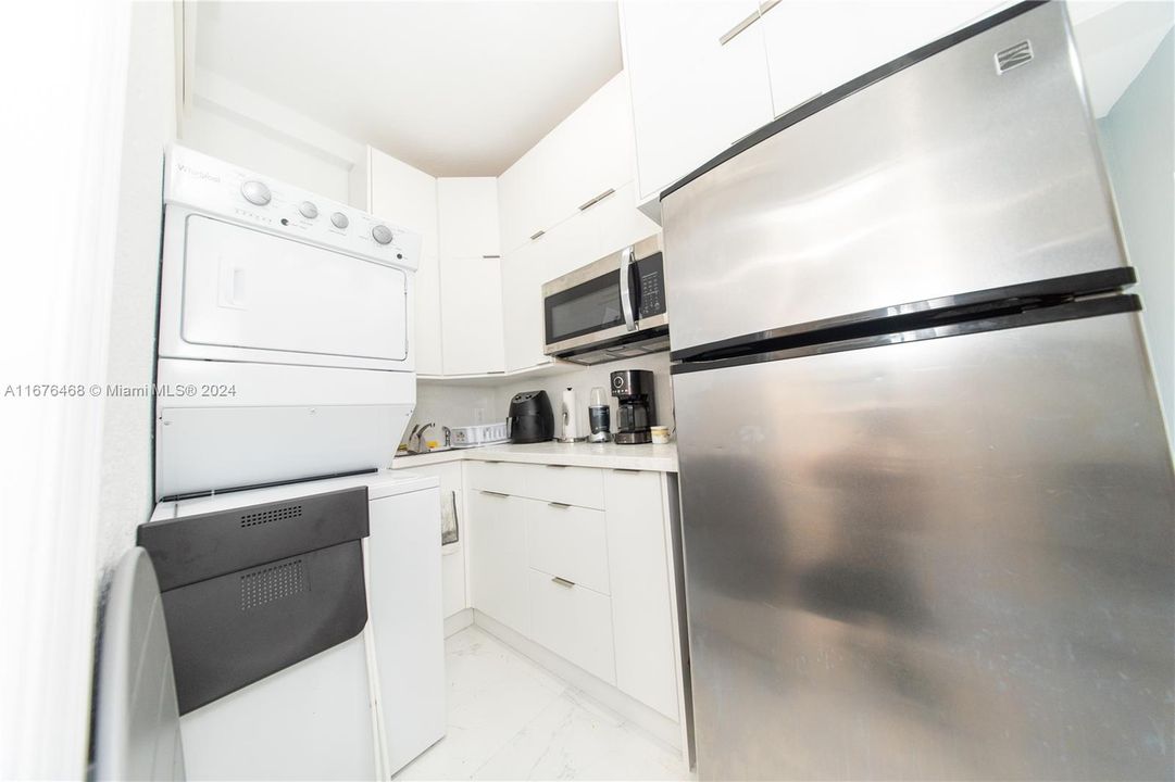 Efficiency kitchen with washer and dryer