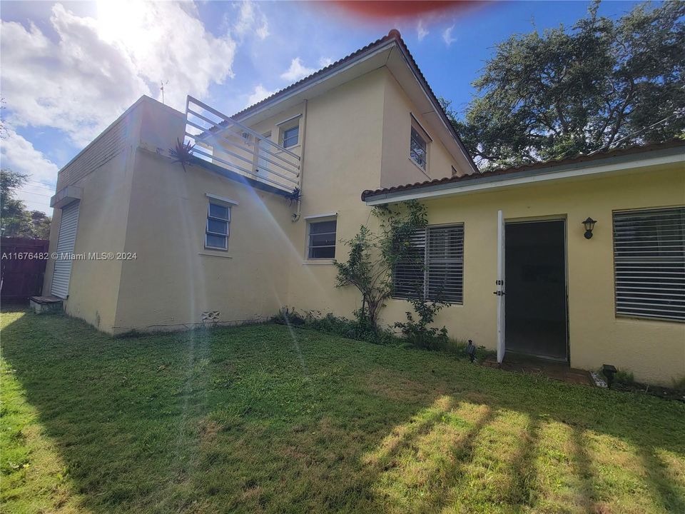 En Venta: $1,690,000 (4 camas, 3 baños, 1579 Pies cuadrados)