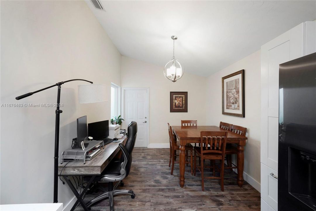 For Sale: $487,000 (3 beds, 2 baths, 1166 Square Feet)