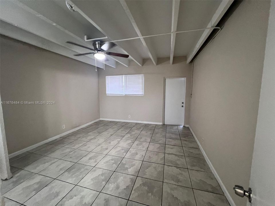 For Rent: $1,250 (0 beds, 1 baths, 336 Square Feet)