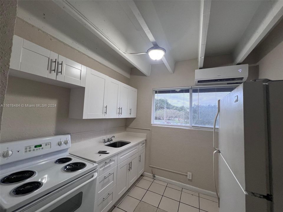 For Rent: $1,250 (0 beds, 1 baths, 336 Square Feet)