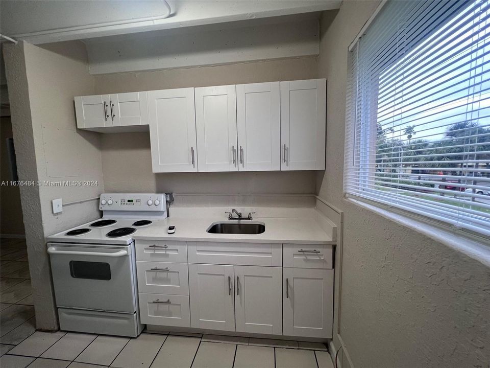 For Rent: $1,250 (0 beds, 1 baths, 336 Square Feet)