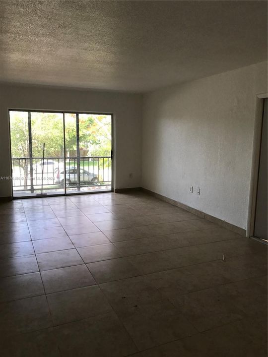 For Rent: $2,200 (1 beds, 1 baths, 854 Square Feet)