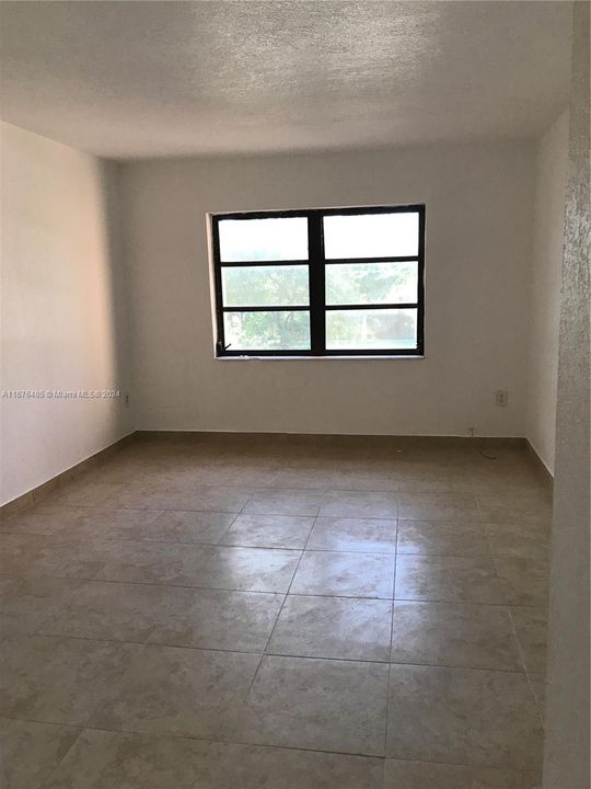 For Rent: $2,200 (1 beds, 1 baths, 854 Square Feet)