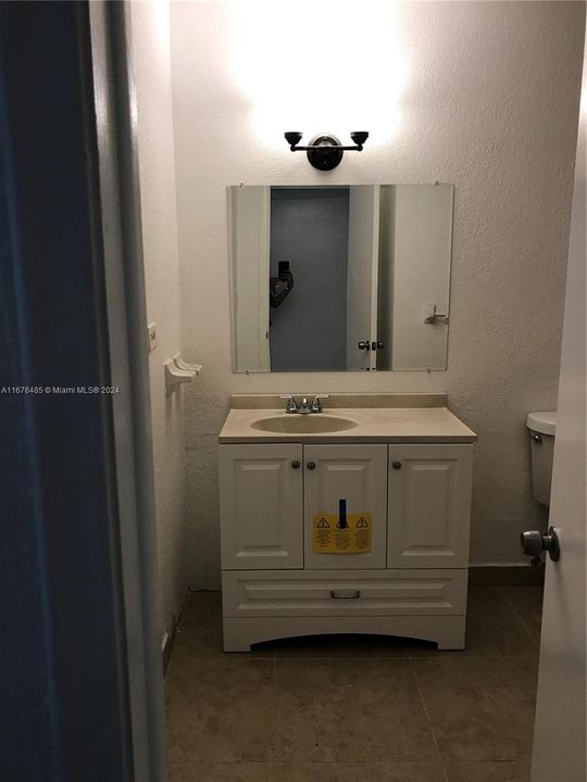 For Rent: $2,200 (1 beds, 1 baths, 854 Square Feet)