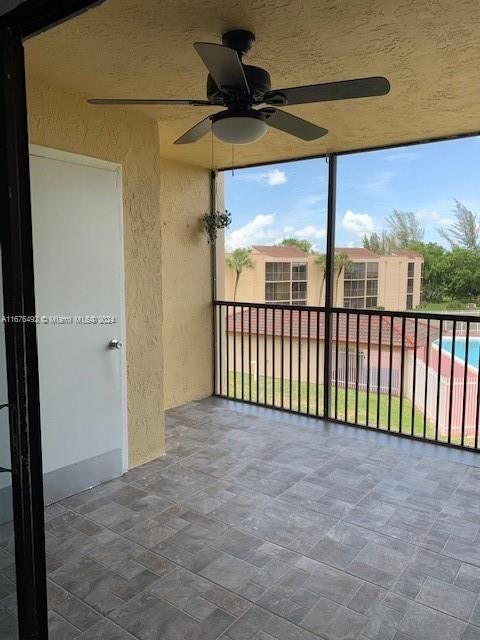 For Rent: $2,100 (2 beds, 2 baths, 820 Square Feet)