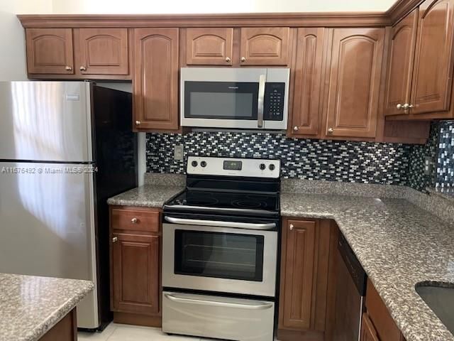 For Rent: $2,100 (2 beds, 2 baths, 820 Square Feet)