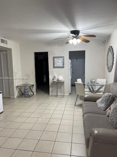 For Sale: $449,000 (2 beds, 2 baths, 1063 Square Feet)