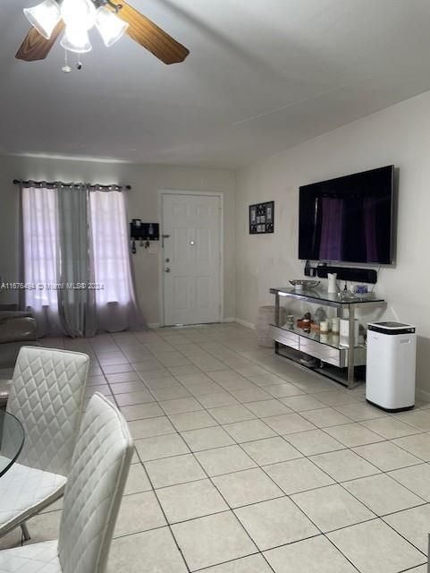 For Sale: $449,000 (2 beds, 2 baths, 1063 Square Feet)