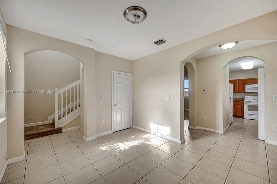 For Sale: $389,900 (3 beds, 3 baths, 1459 Square Feet)