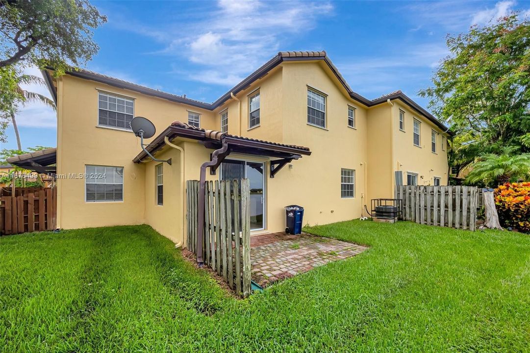 For Sale: $389,900 (3 beds, 3 baths, 1459 Square Feet)