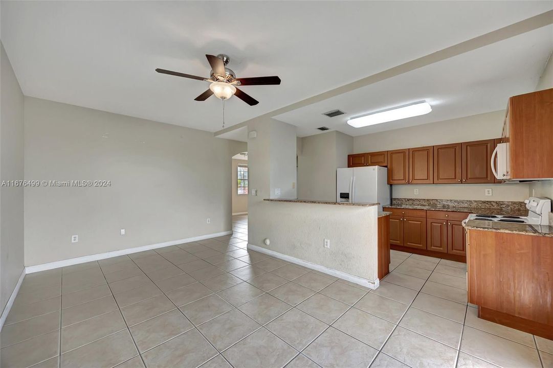 For Sale: $389,900 (3 beds, 3 baths, 1459 Square Feet)