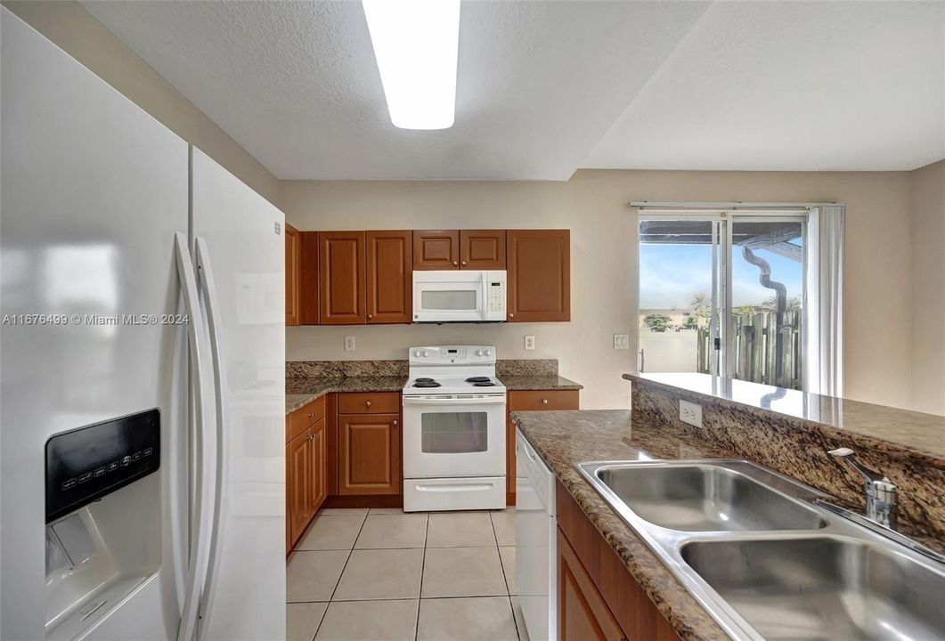 For Sale: $389,900 (3 beds, 3 baths, 1459 Square Feet)