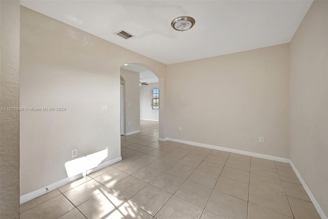 For Sale: $389,900 (3 beds, 3 baths, 1459 Square Feet)