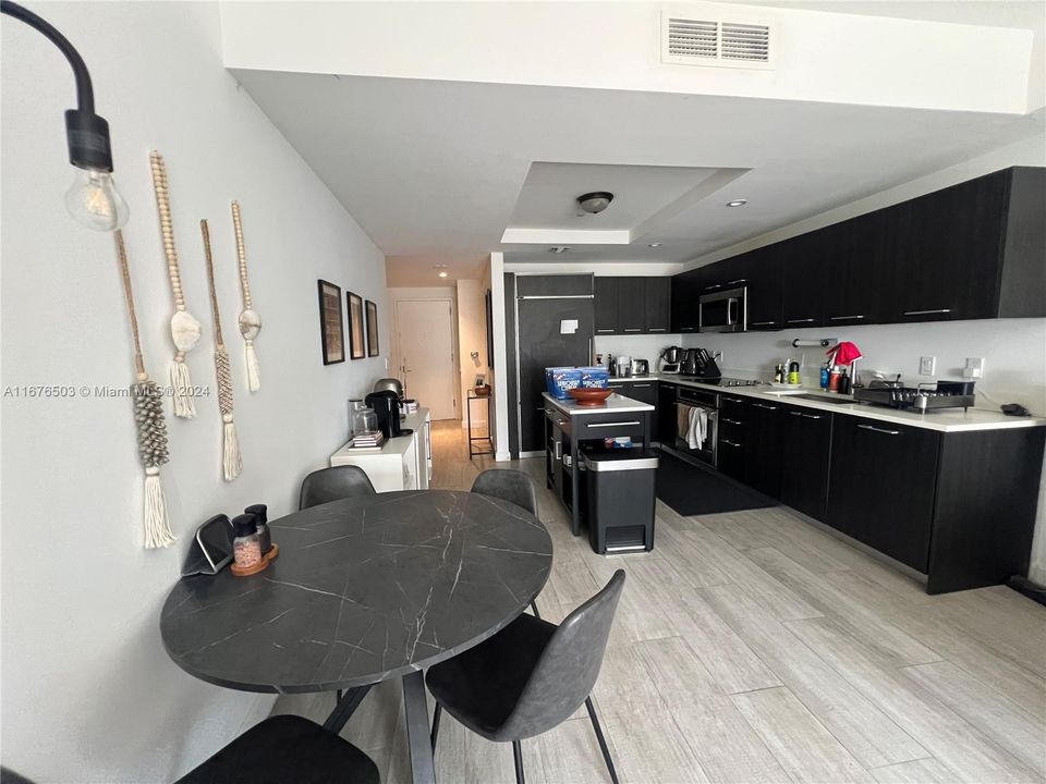 For Sale: $629,000 (1 beds, 2 baths, 851 Square Feet)