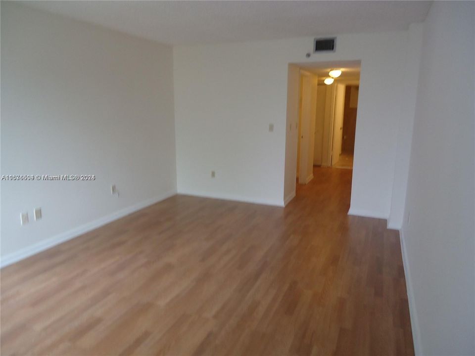 For Sale: $265,000 (2 beds, 1 baths, 1468 Square Feet)