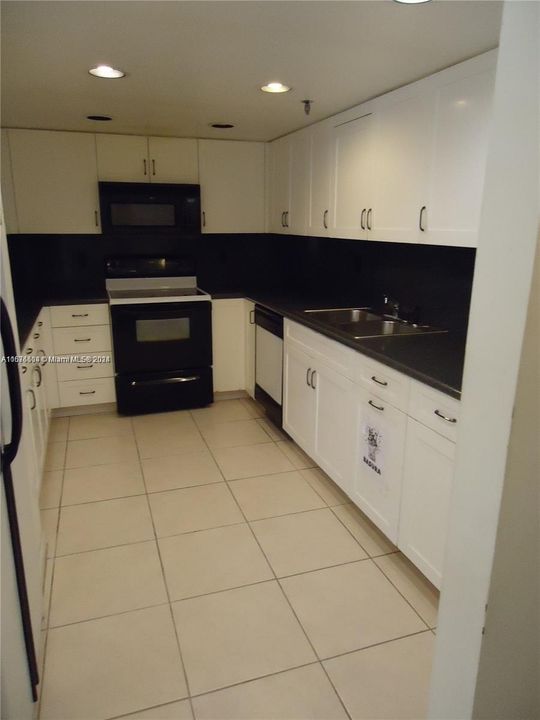 For Sale: $265,000 (2 beds, 1 baths, 1468 Square Feet)