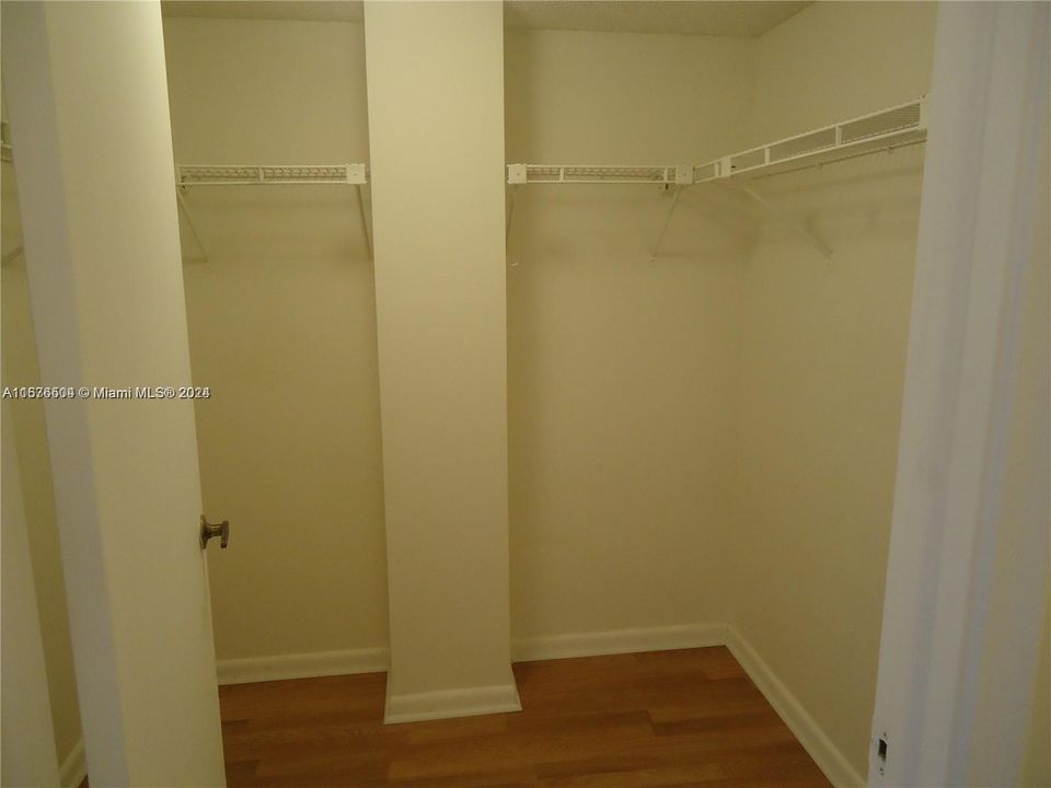 For Sale: $265,000 (2 beds, 1 baths, 1468 Square Feet)