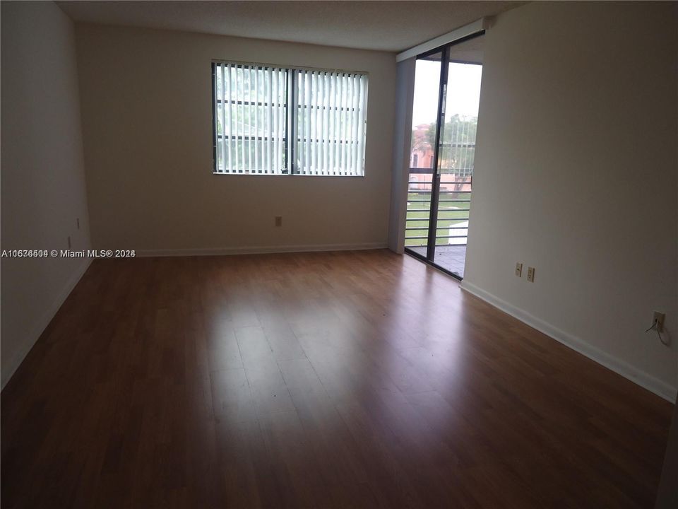 For Sale: $265,000 (2 beds, 1 baths, 1468 Square Feet)