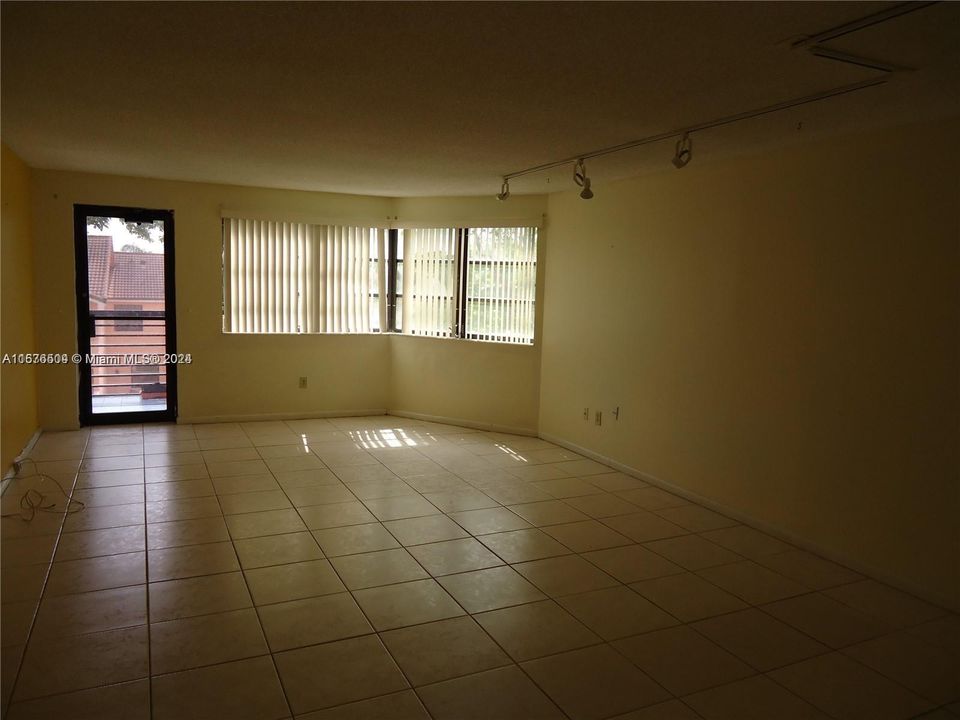 For Sale: $265,000 (2 beds, 1 baths, 1468 Square Feet)