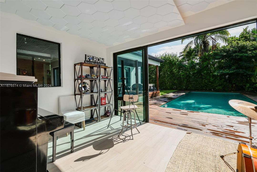 For Sale: $3,495,000 (4 beds, 4 baths, 3080 Square Feet)